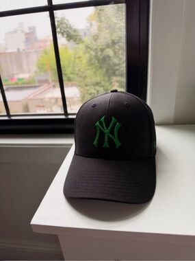 Hidden NY Yankees baseball cap